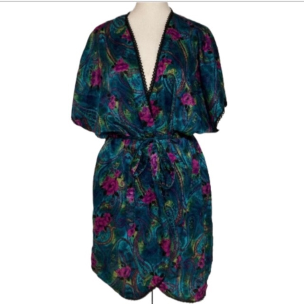 EUC Featherbed Robe Size Large